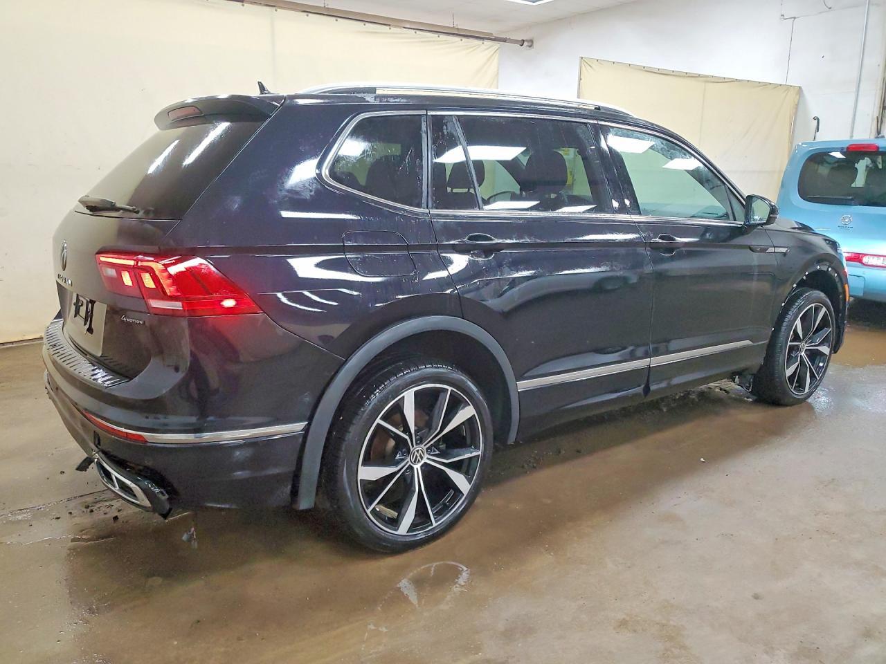 2024 Volkswagen Tiguan Sel R-Line Black - Image 3