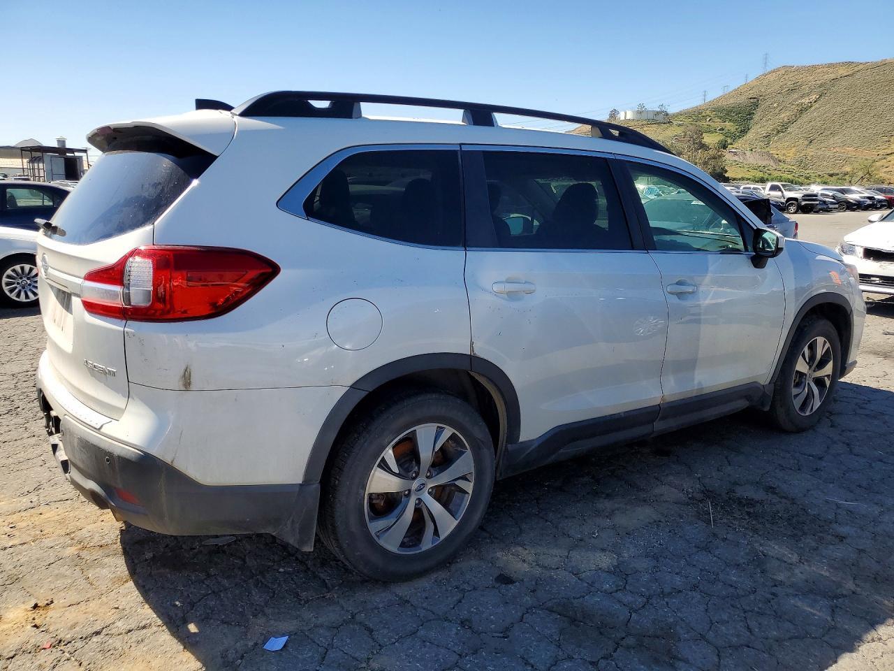 2020 Subaru Ascent Premium - Фото 3