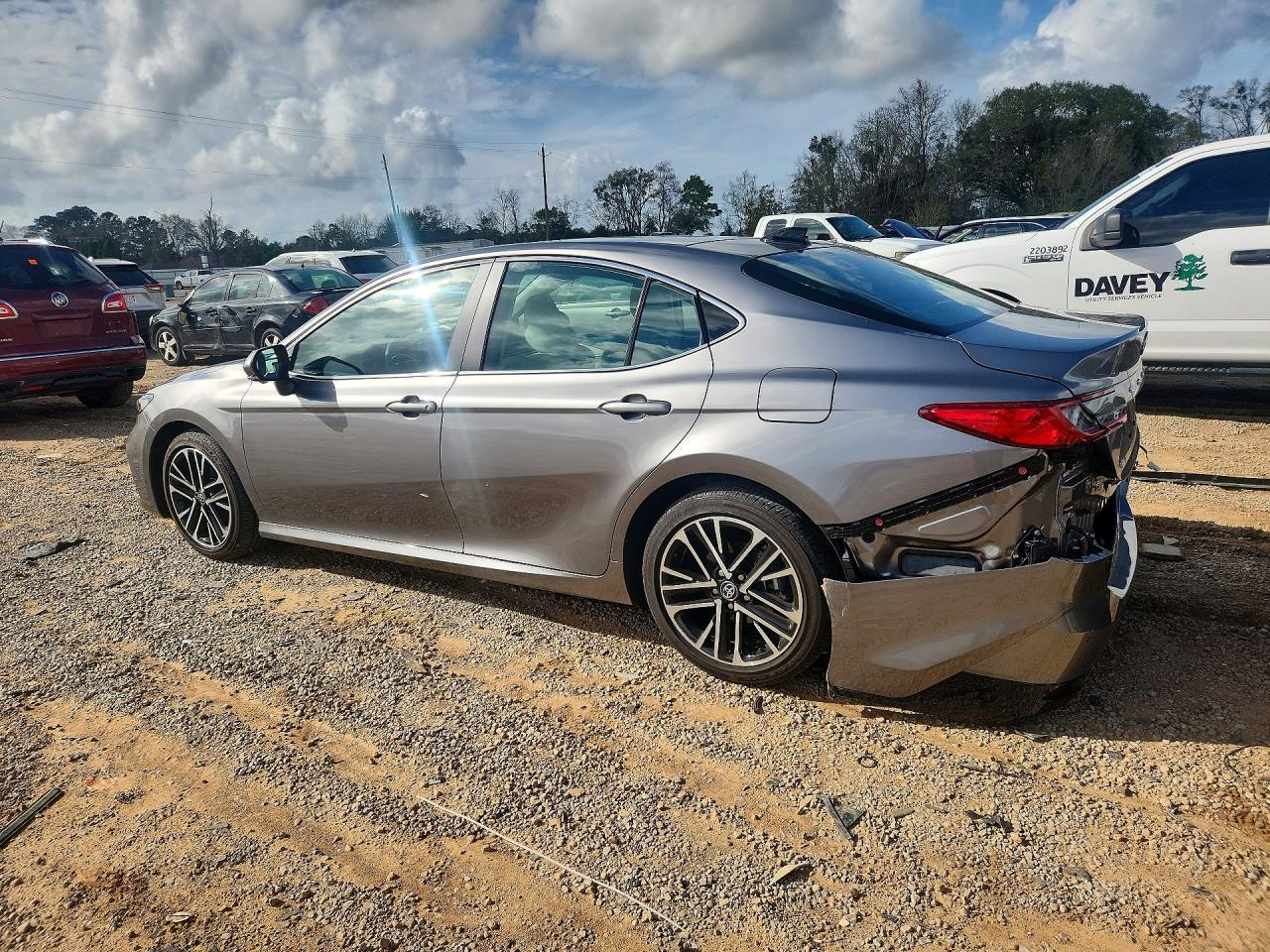 2025 Toyota Camry Xle - Фото 2