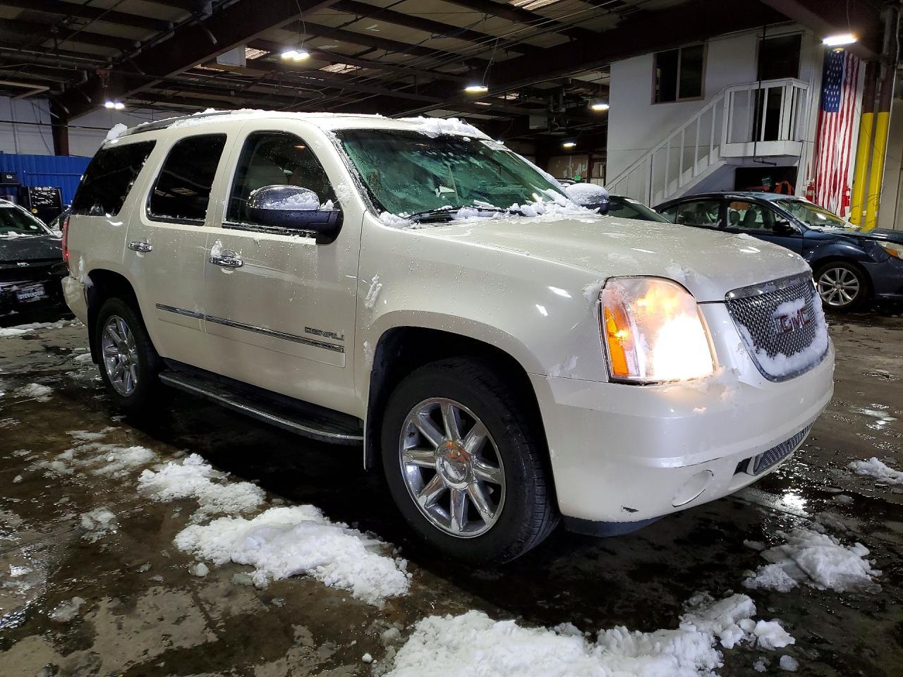 2011 GMC Yukon Denali - Фото 4