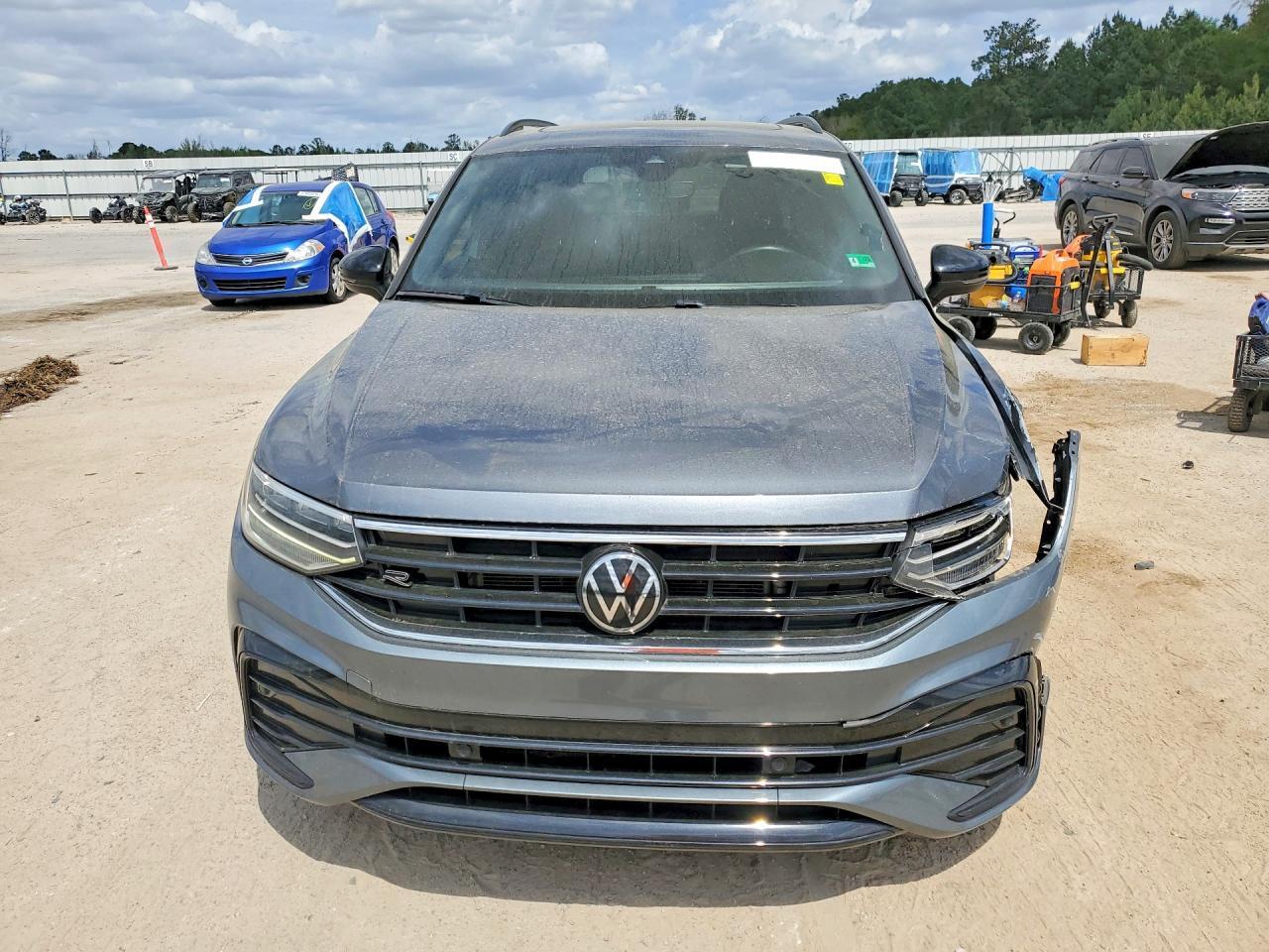 2022 Volkswagen Tiguan Se R-Line Black - Image 5