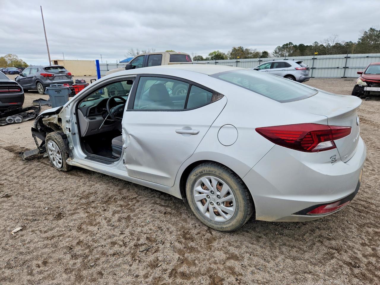 2019 Hyundai Elantra Se - Фото 2