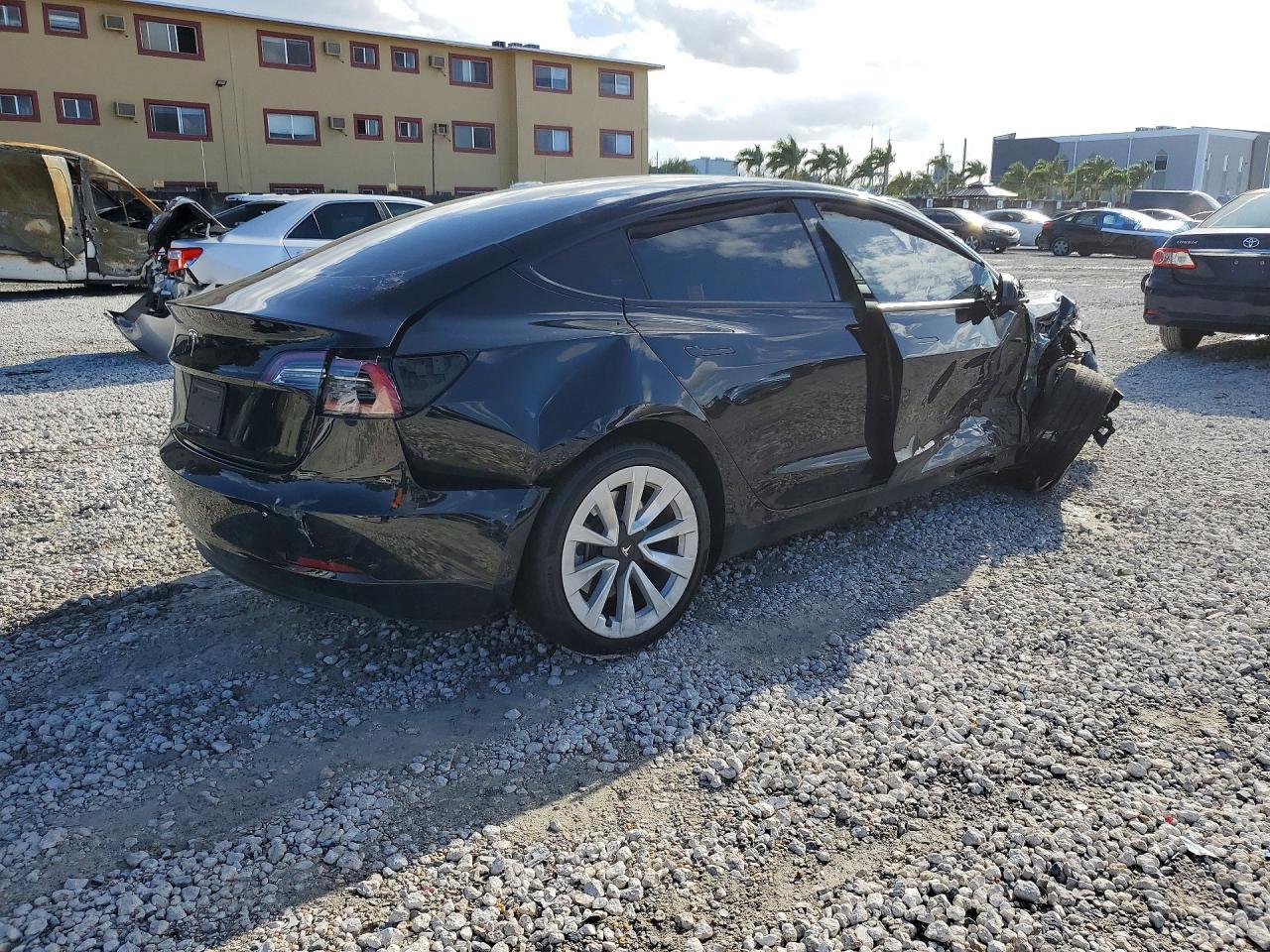 2023 Tesla Model 3 - Фото 3