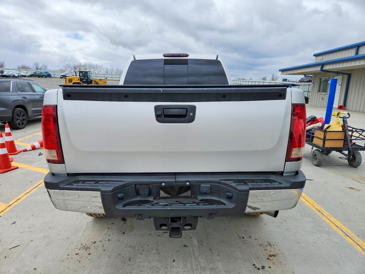 2011 GMC All Other - Фото 6