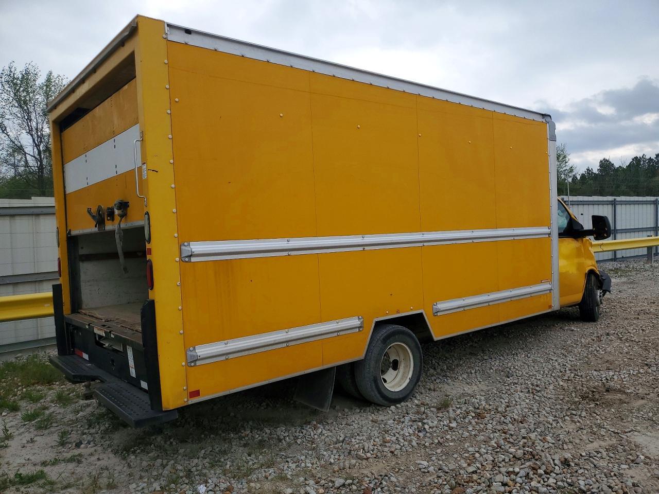 2014 GMC Savana Box Truck - Фото 3