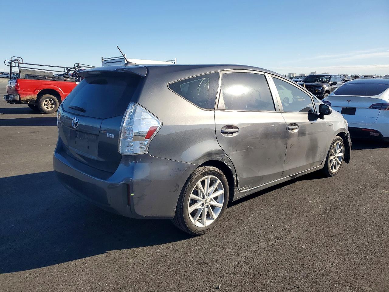 2013 Toyota Prius V Five - Фото 3