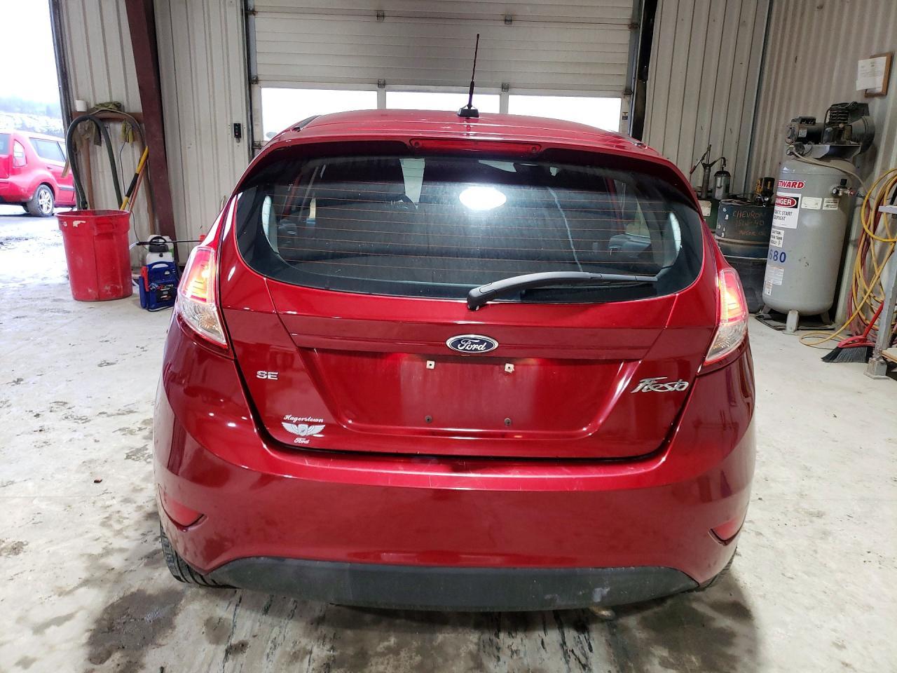 2015 Ford Fiesta Se - Фото 6