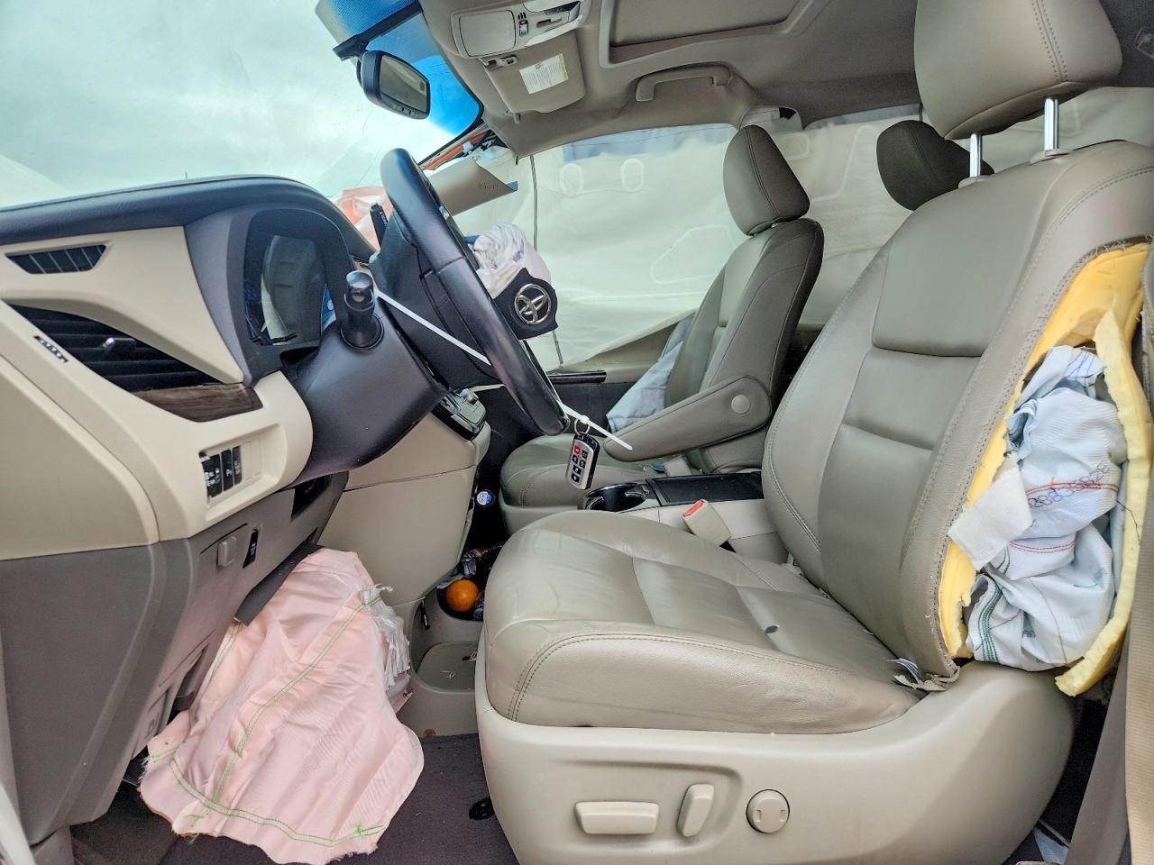 2015 Toyota Sienna Xle 8-Passenger - Фото 7