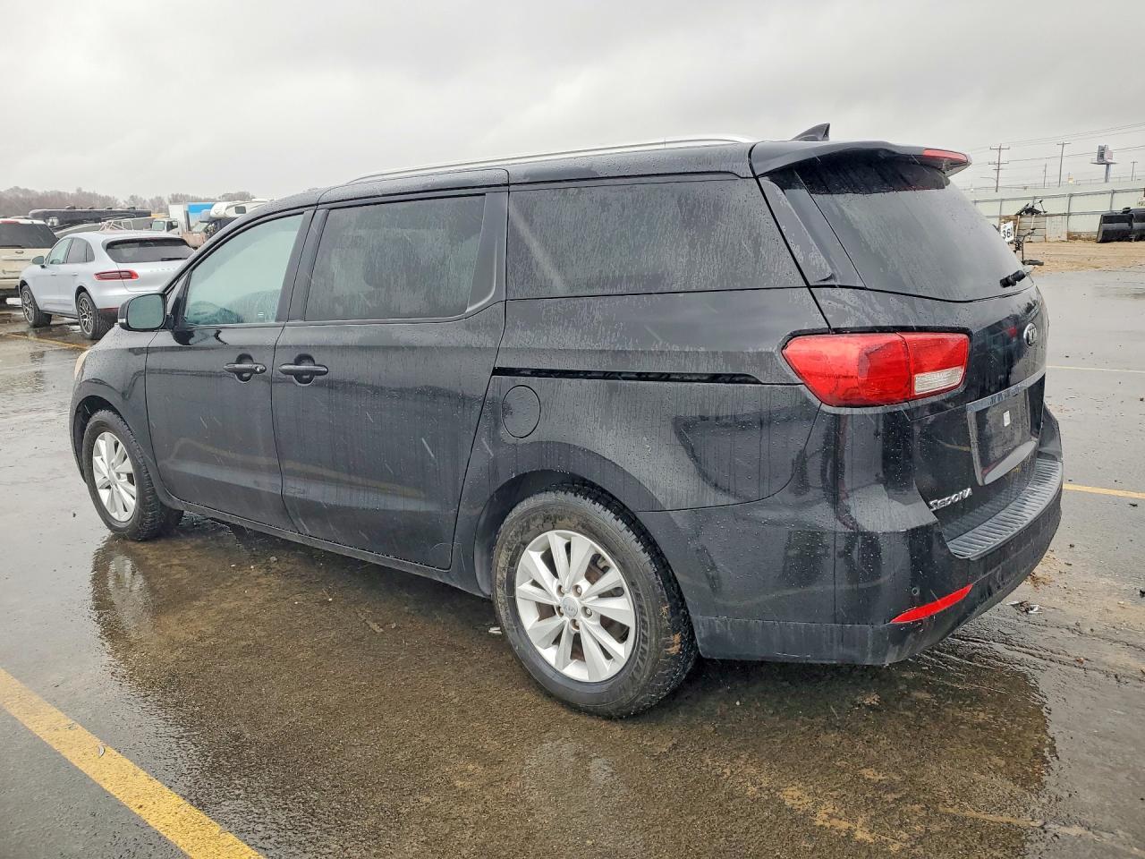 2015 Kia Sedona Lx - Image 2