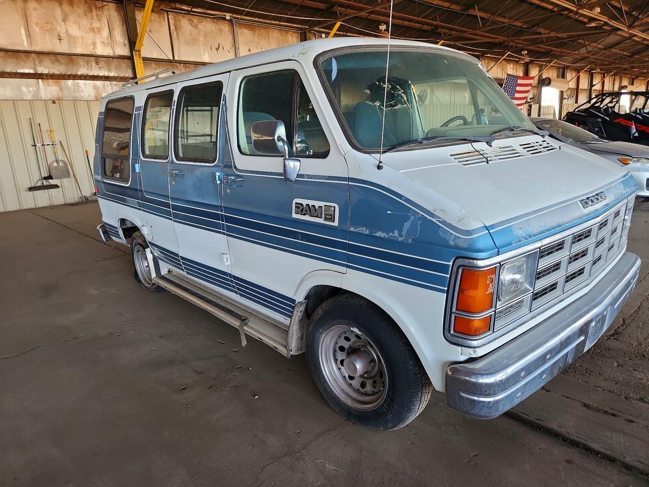 1990 Dodge Ram Van B150 - Image 4