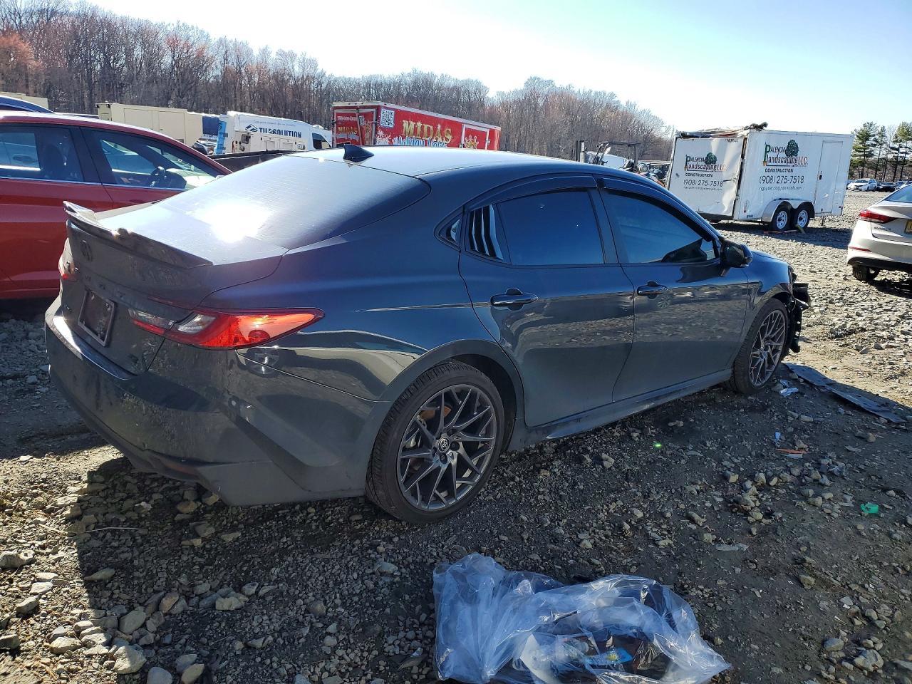 2025 Toyota Camry Se - Фото 3