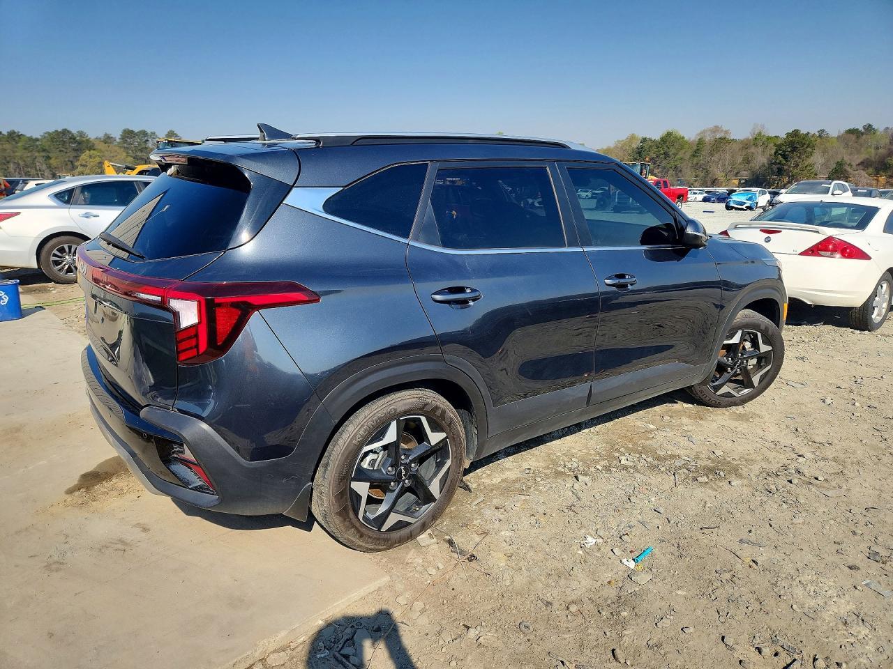 2025 Kia Seltos Ex - Image 3