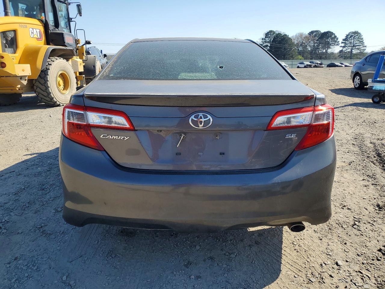 2014 Toyota Camry - Image 6