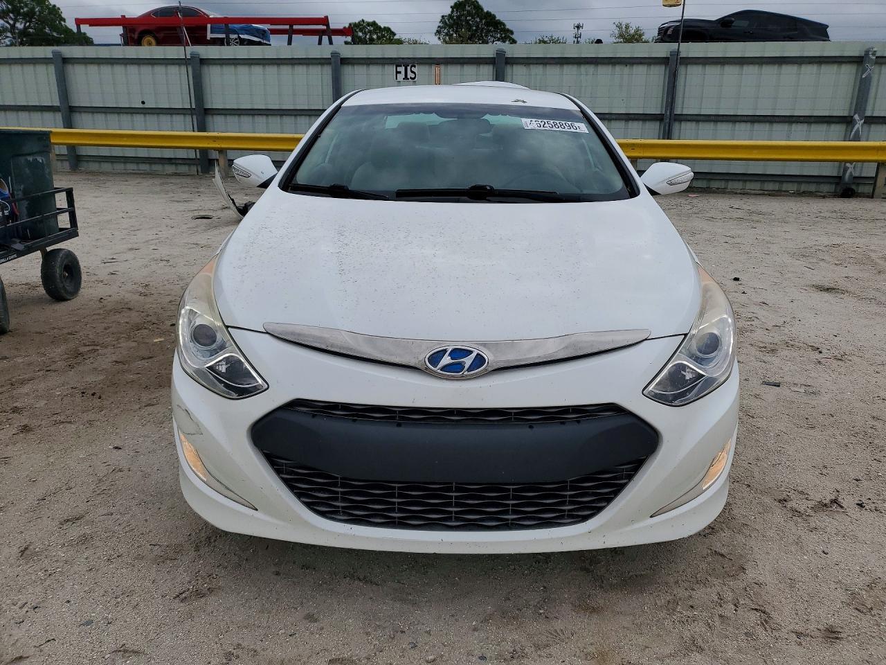 2015 Hyundai Sonata Hybrid Base - Фото 5