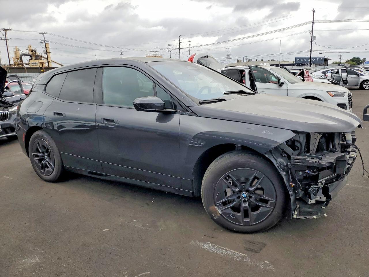 2026 BMW Ix xDrive45 - Фото 4