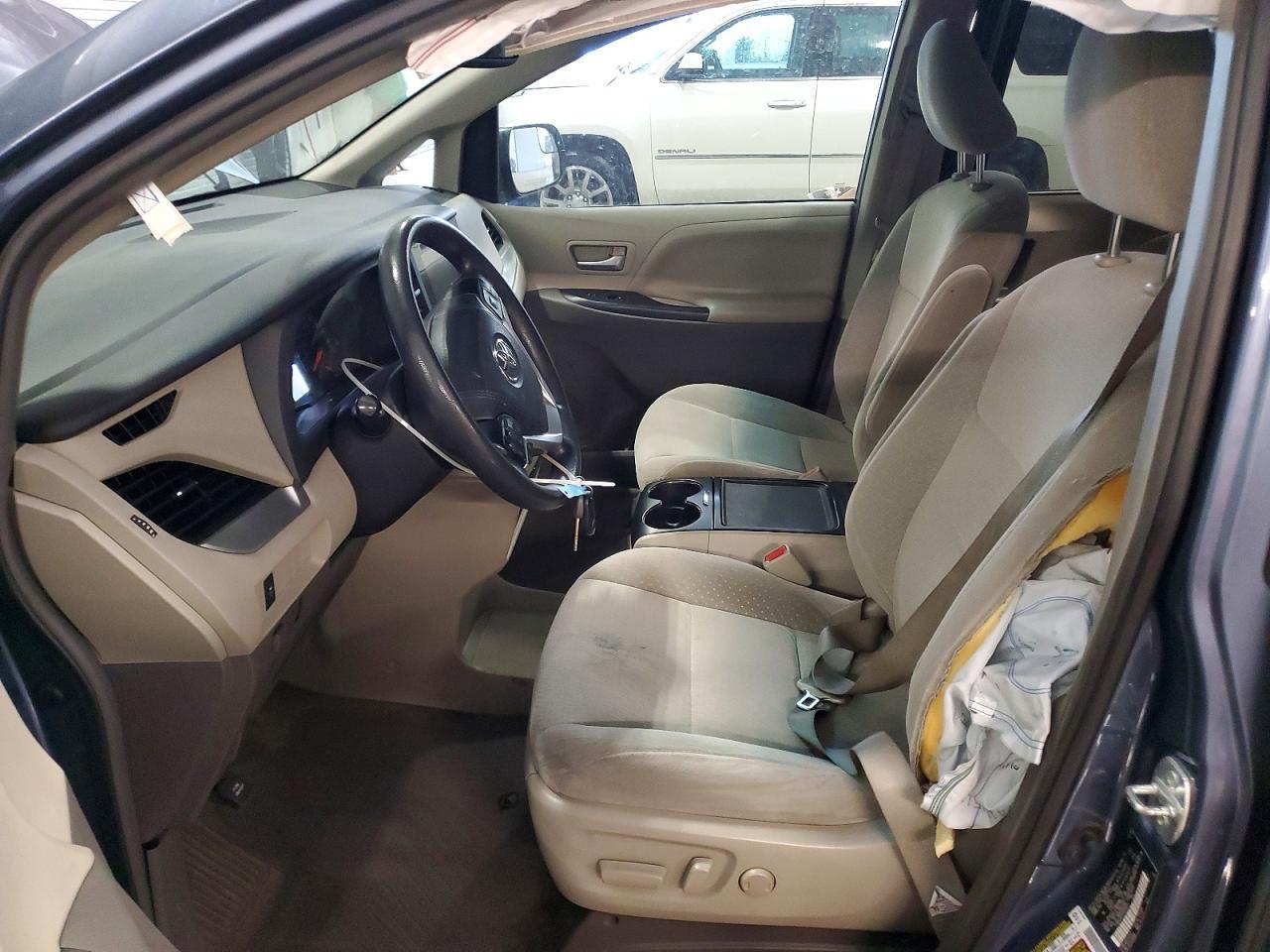 2015 Toyota Sienna - Фото 7