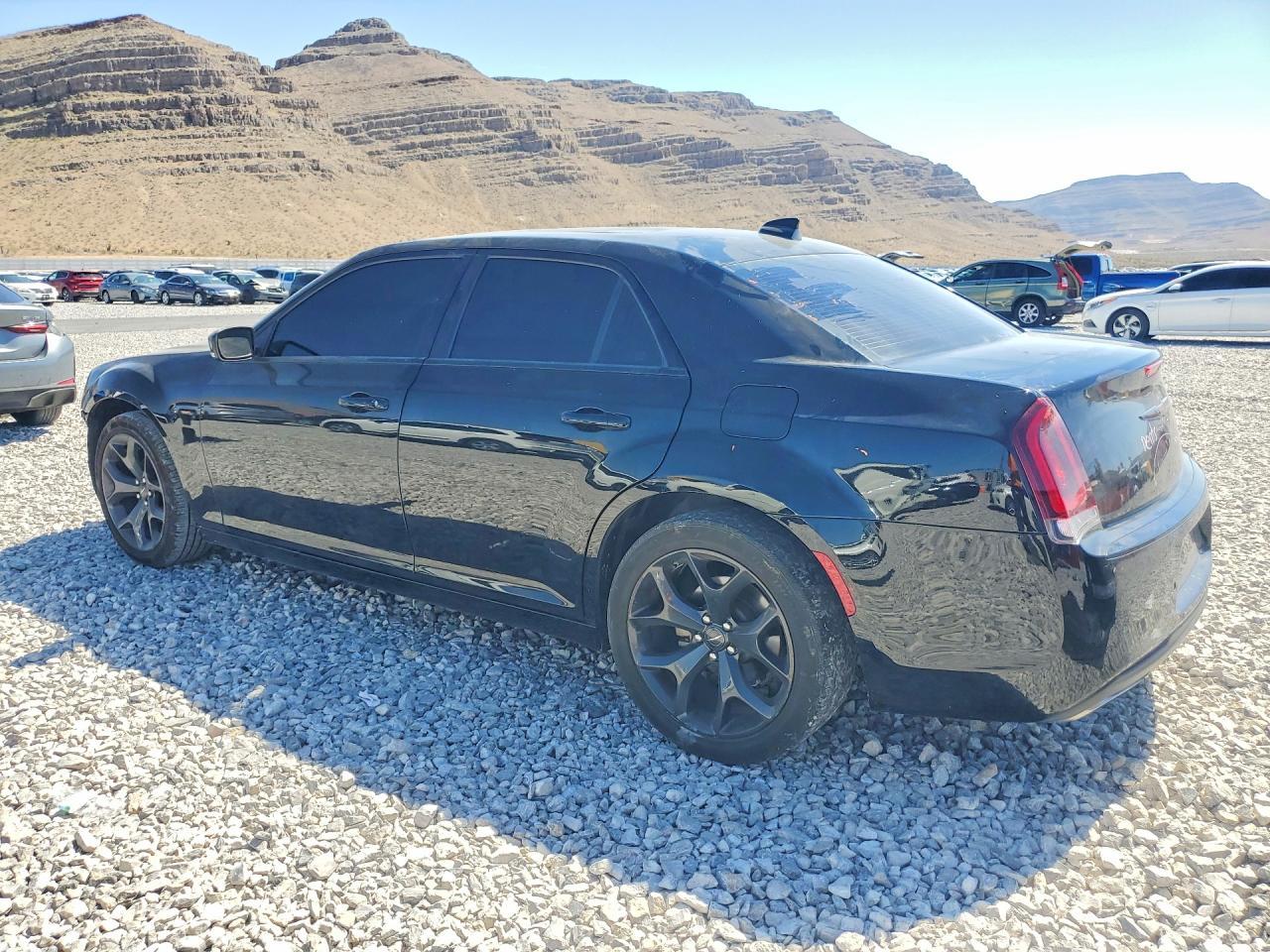 2022 Chrysler 300 S - Фото 2