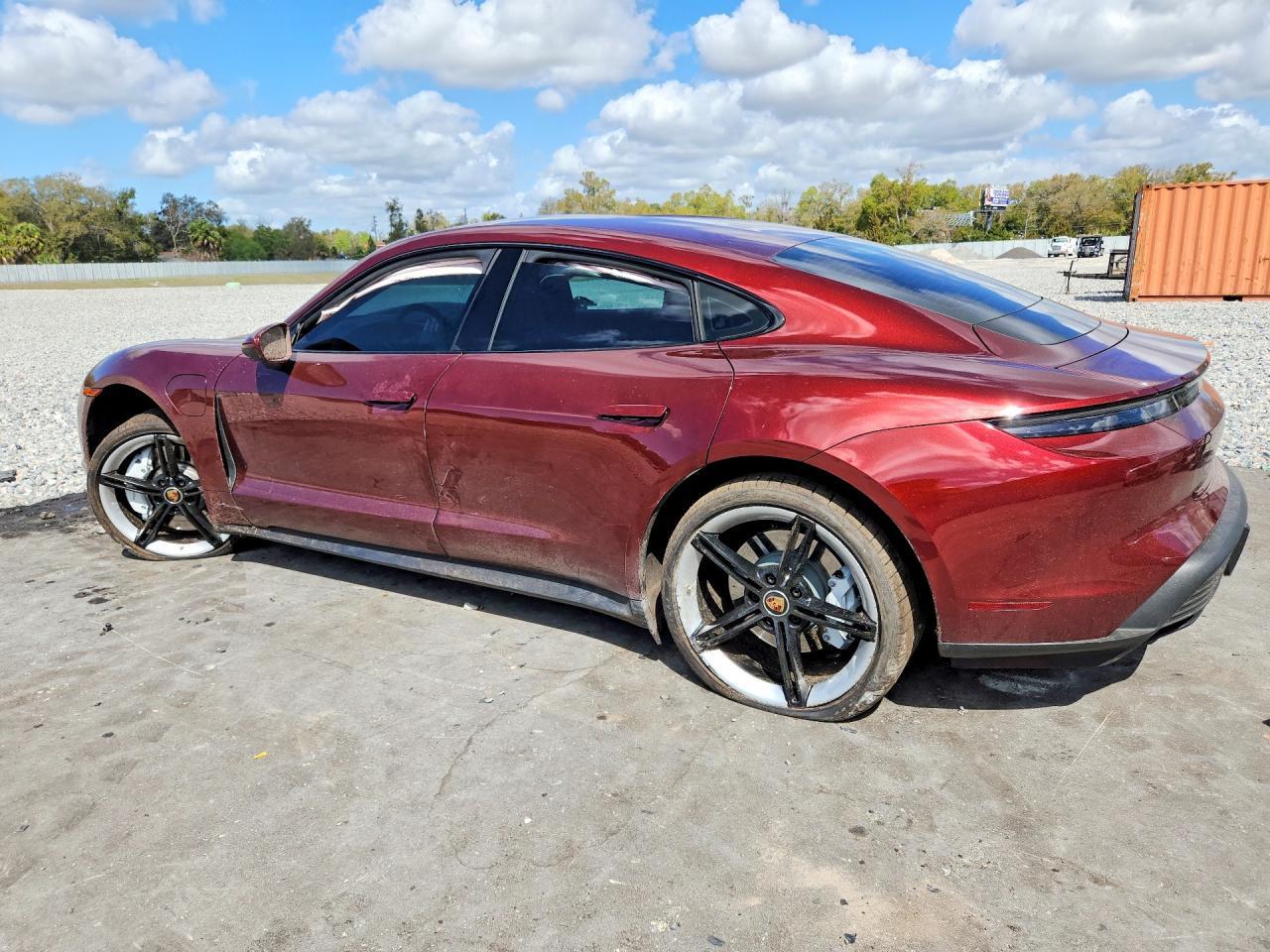 2021 Porsche Taycan - Фото 2