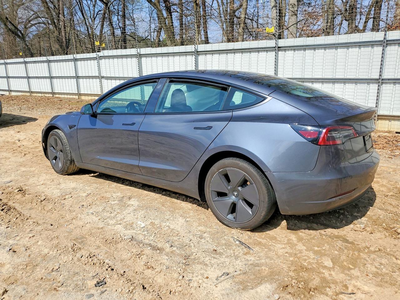 2023 Tesla Model 3 - Фото 2