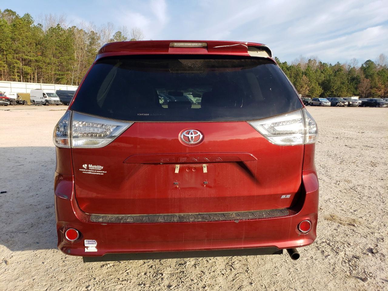 2013 Toyota Sienna Se 8-Passenger - Фото 6