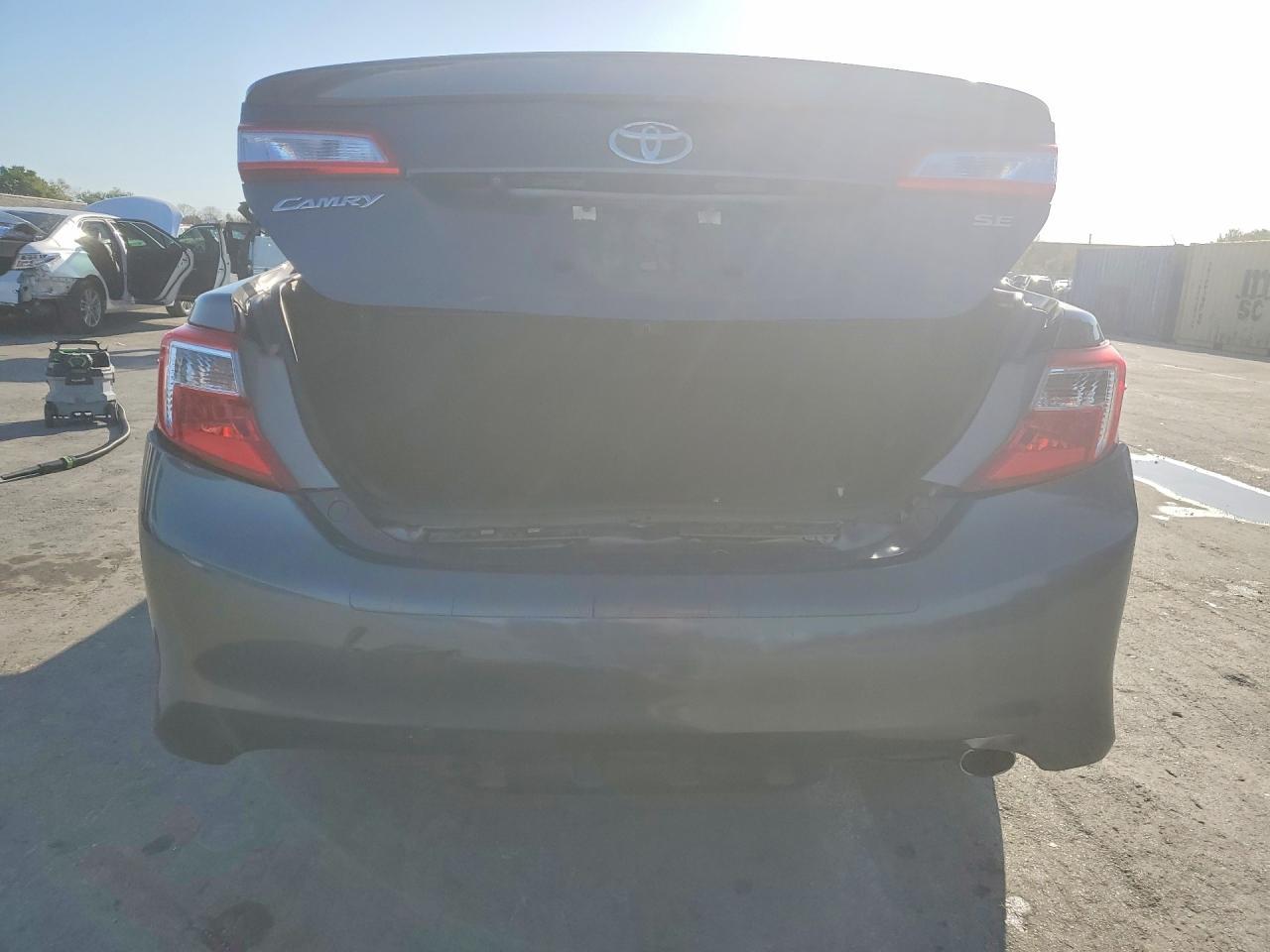 2014 Toyota Camry Se - Image 6