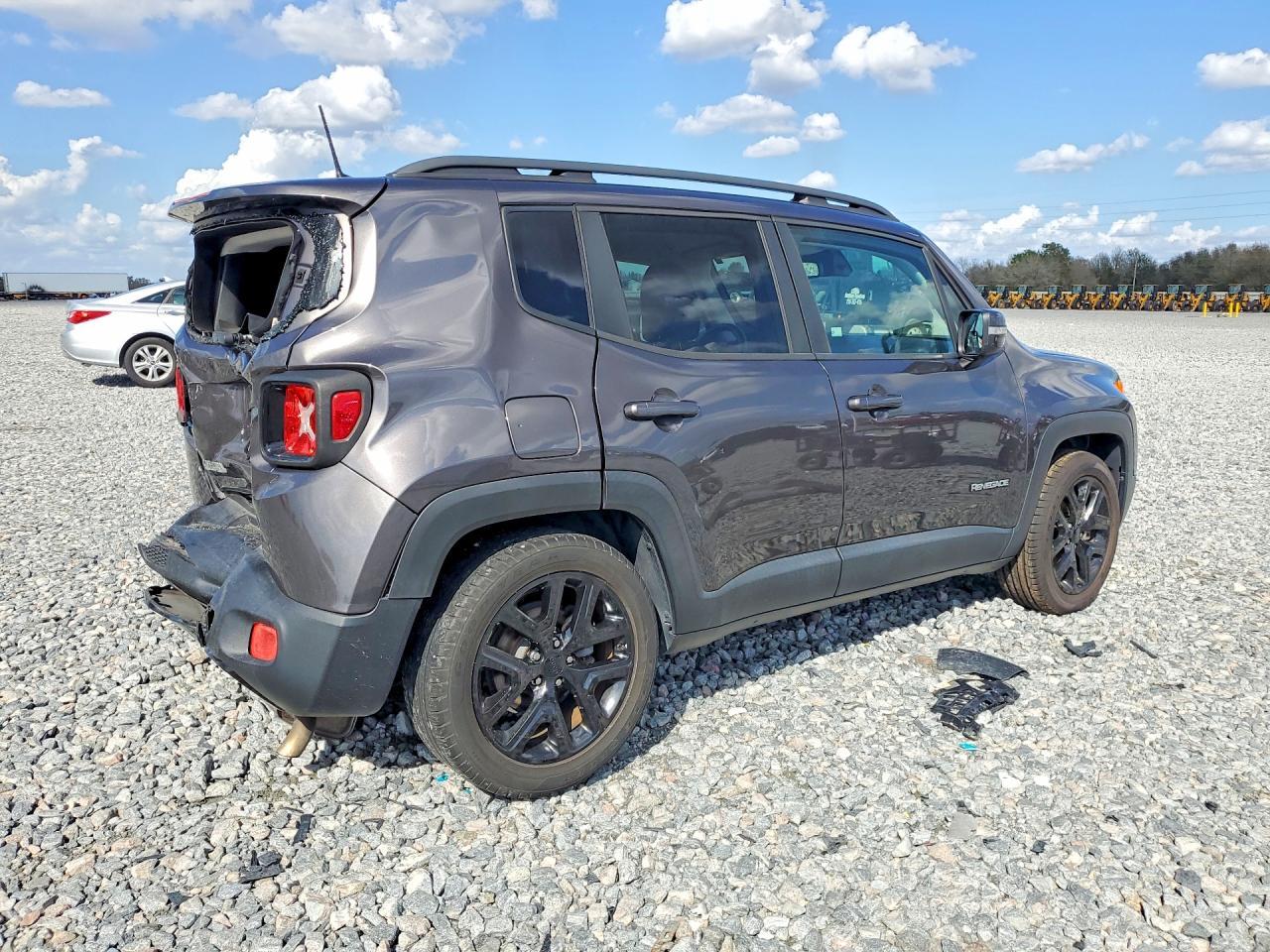 2018 Jeep Renegade Latitude - Image 3