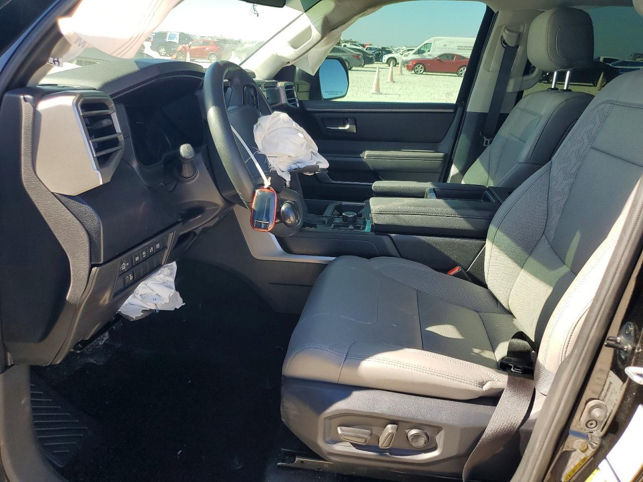 2024 Toyota Tundra Sr5 - Image 7