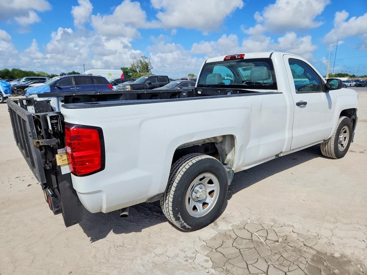 2016 Chevrolet Silverado C1500 - Фото 3