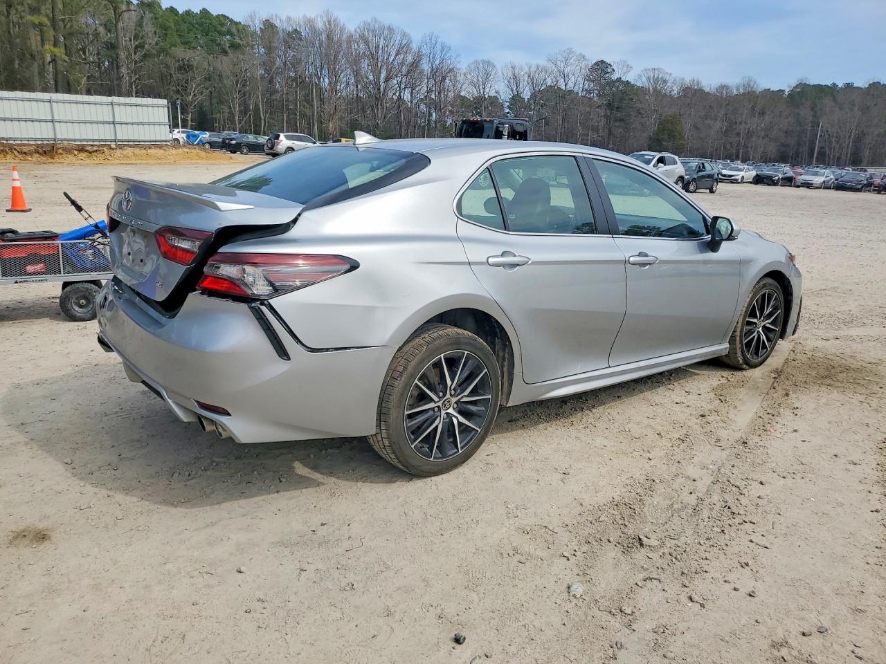 2023 Toyota Camry Se - Image 3