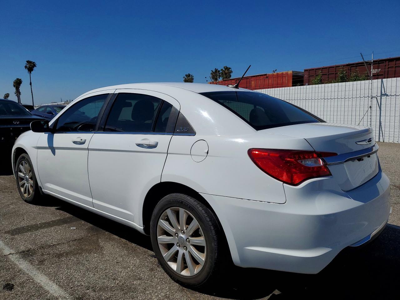 2013 Chrysler 200 Touring - Image 2