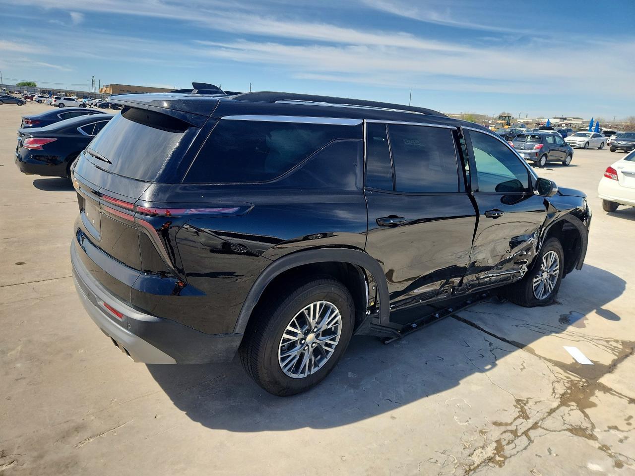 2025 Chevrolet Traverse Lt - Image 3