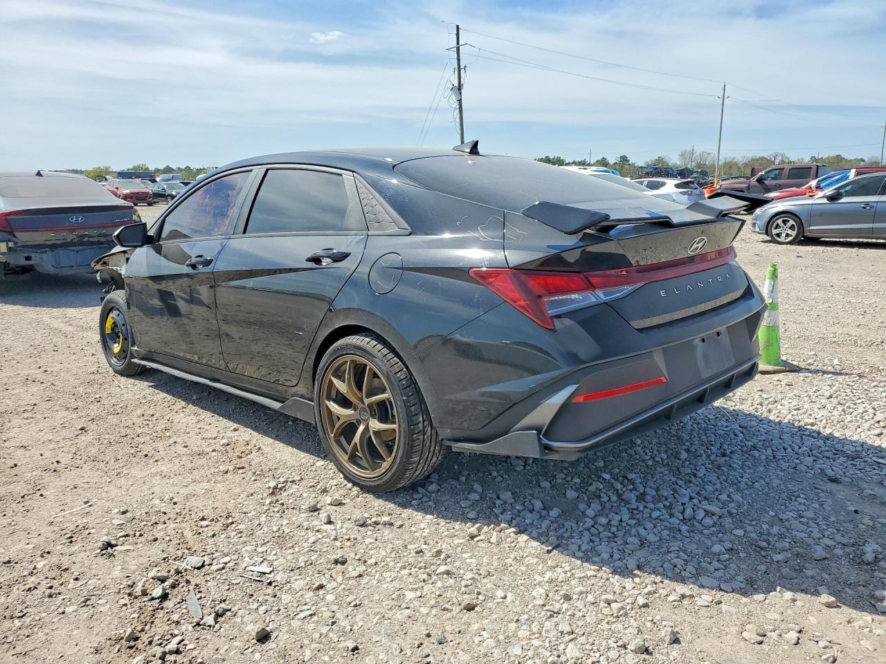 2024 Hyundai Elantra Se - Image 2