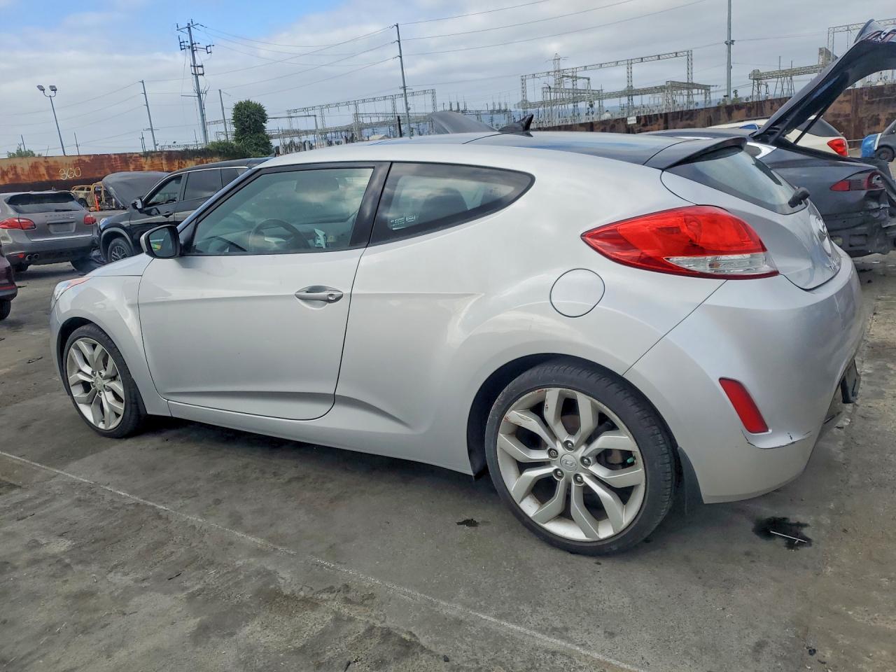 2012 Hyundai Veloster Base - Фото 2