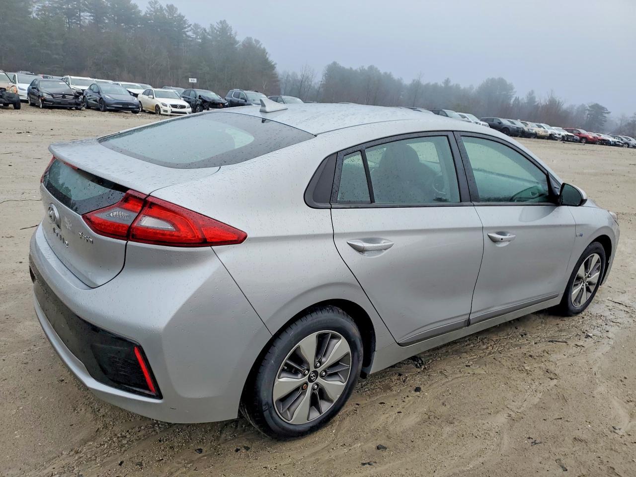 2019 Hyundai Ioniq Plug-In Hybrid Base - Фото 3