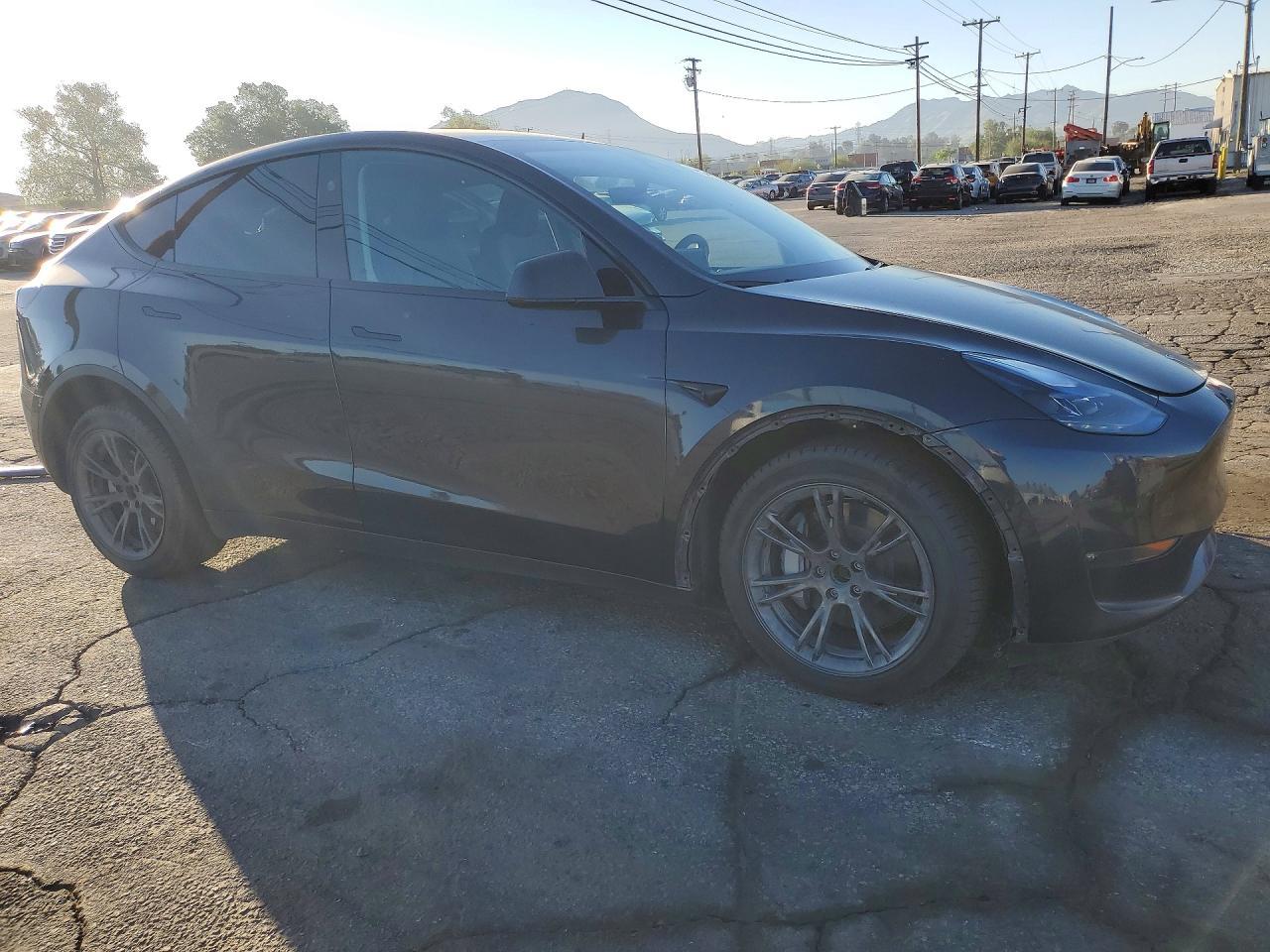 2024 Tesla Model Y - Фото 4
