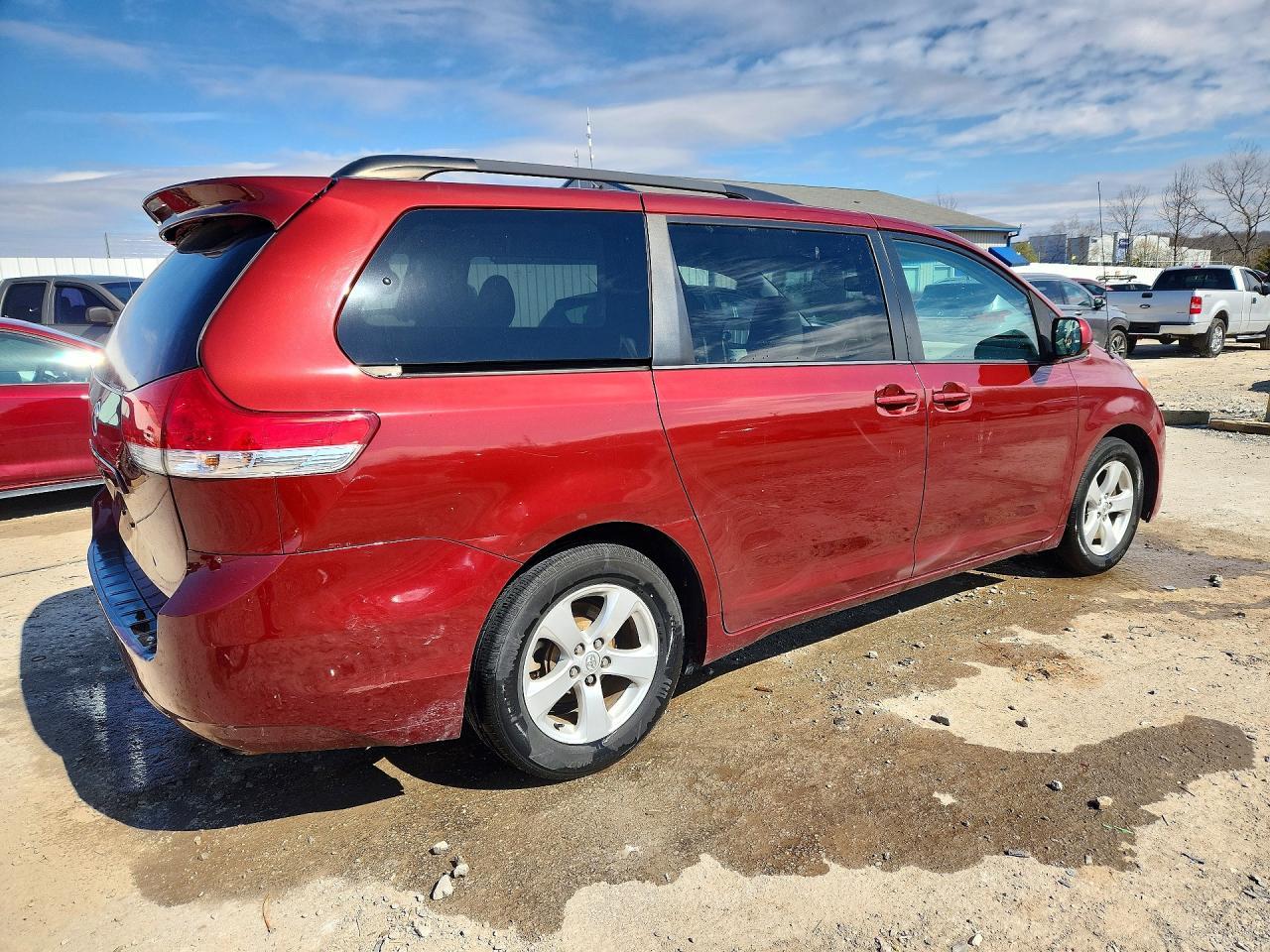 2014 Toyota Sienna Le 8-Passenger - Фото 3