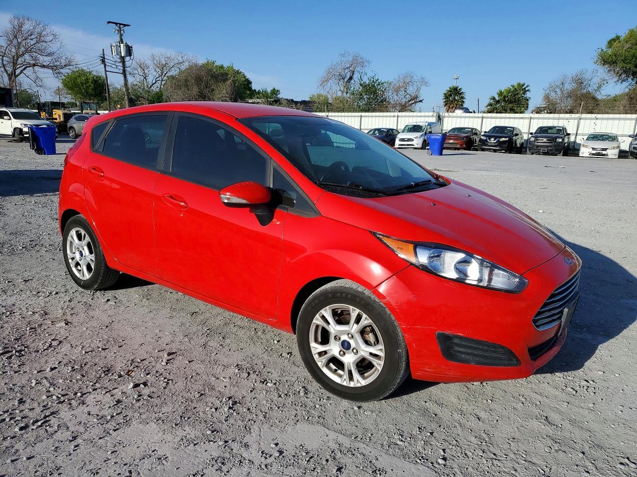2015 Ford Fiesta Se - Фото 4
