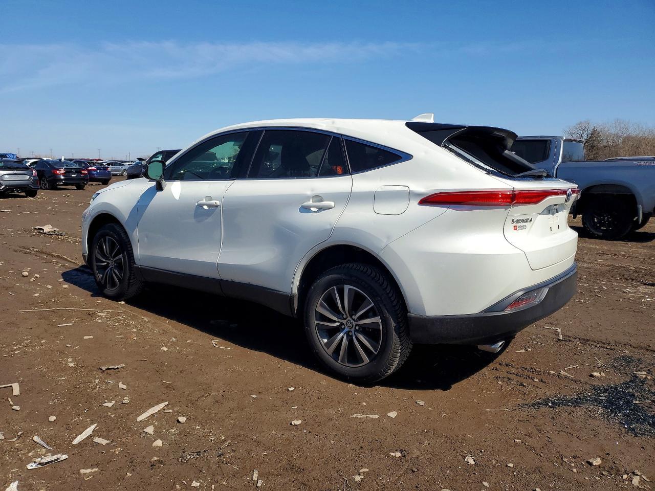 2022 Toyota Venza Le - Фото 2