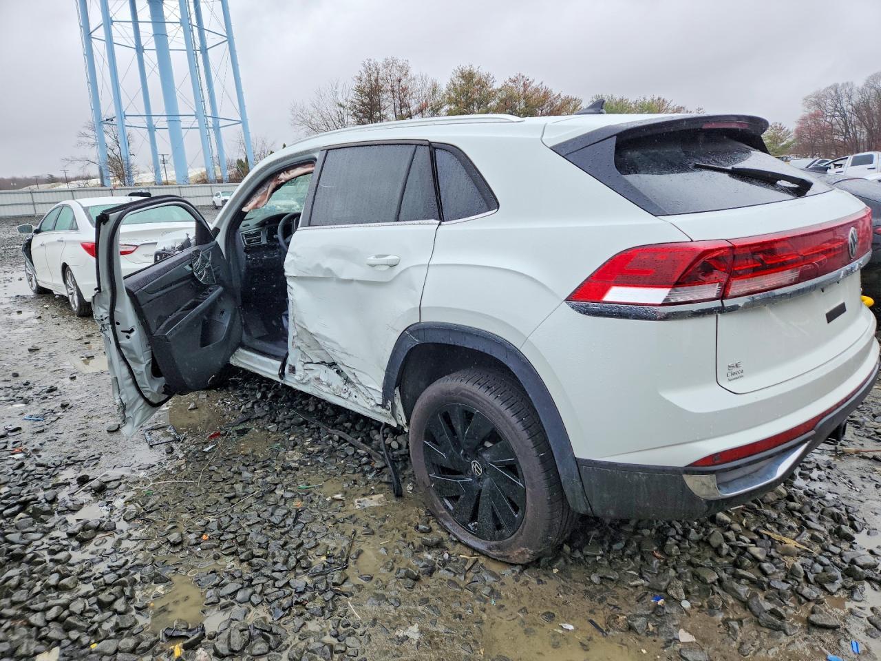 2024 Volkswagen Atlas Cross Sport Se - Image 2
