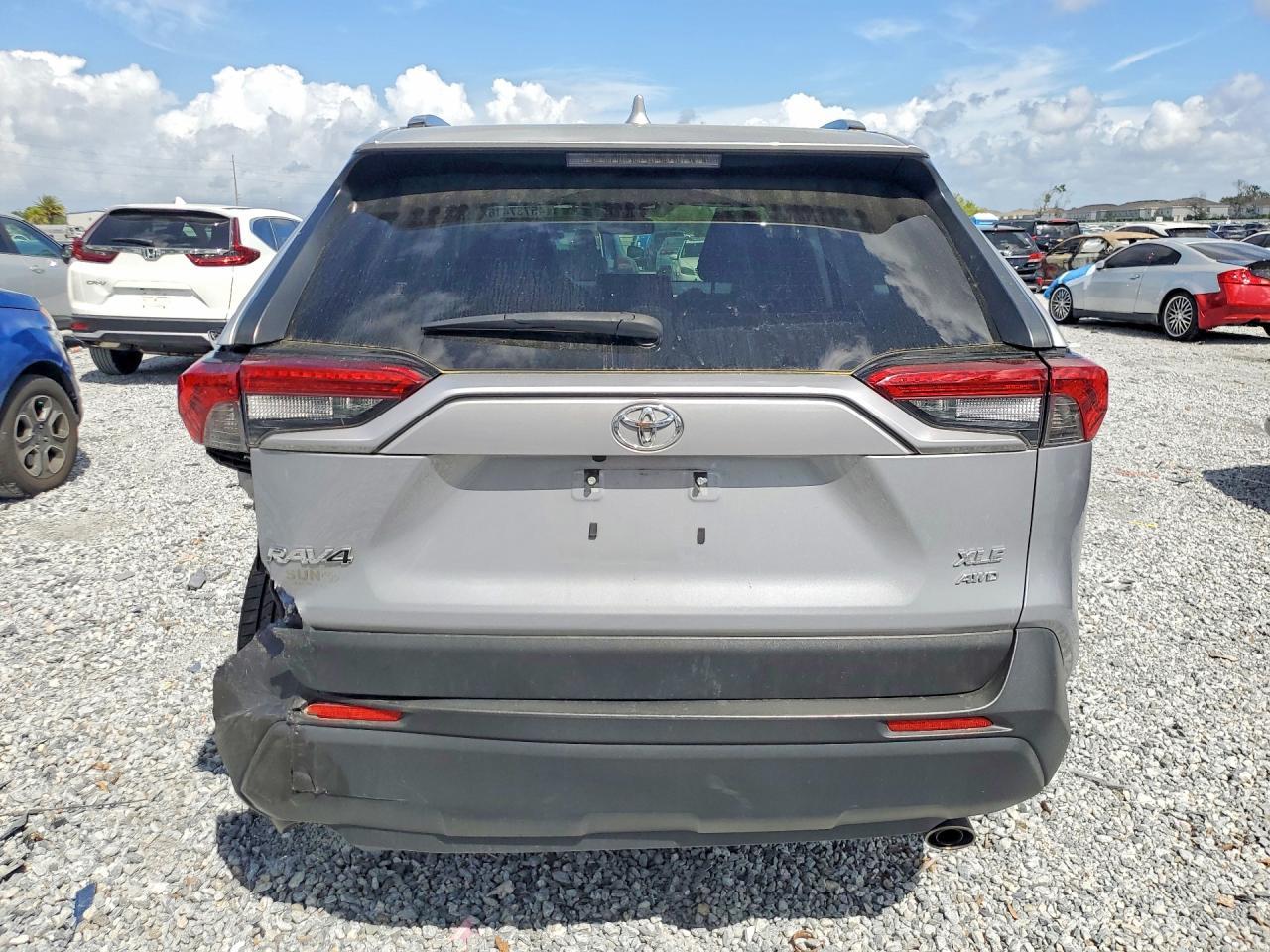 2019 Toyota Rav4 Xle - Image 6
