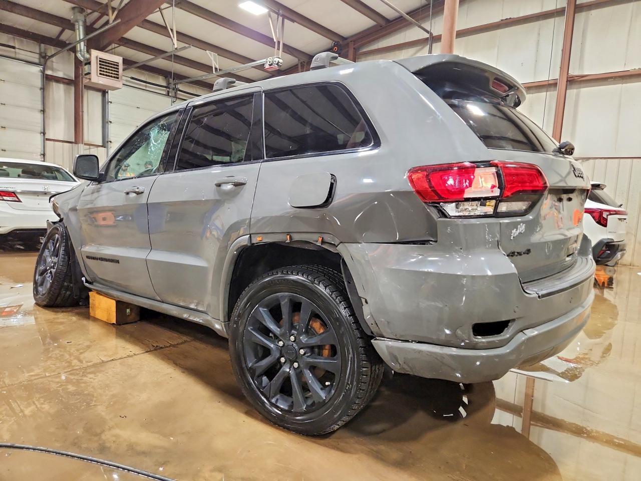 2019 Jeep Grand Cherokee Laredo - Фото 2