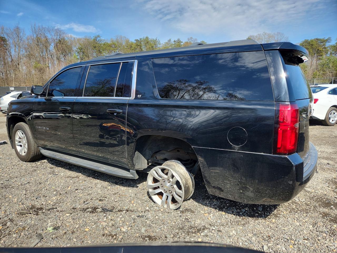 2019 Chevrolet Suburban K1500 Lt - Image 2