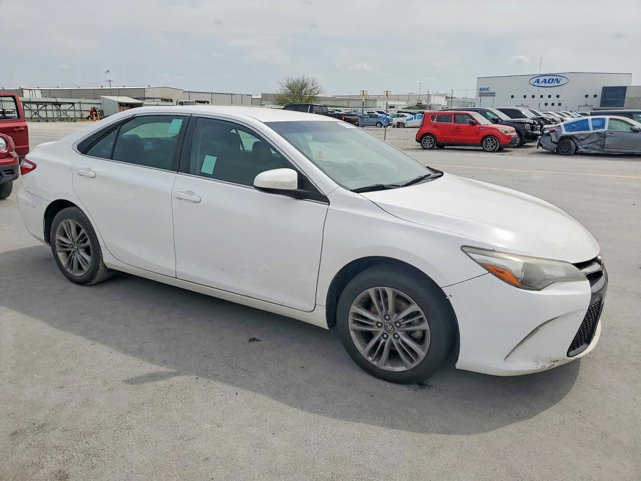 2017 Toyota Camry Se - Фото 4