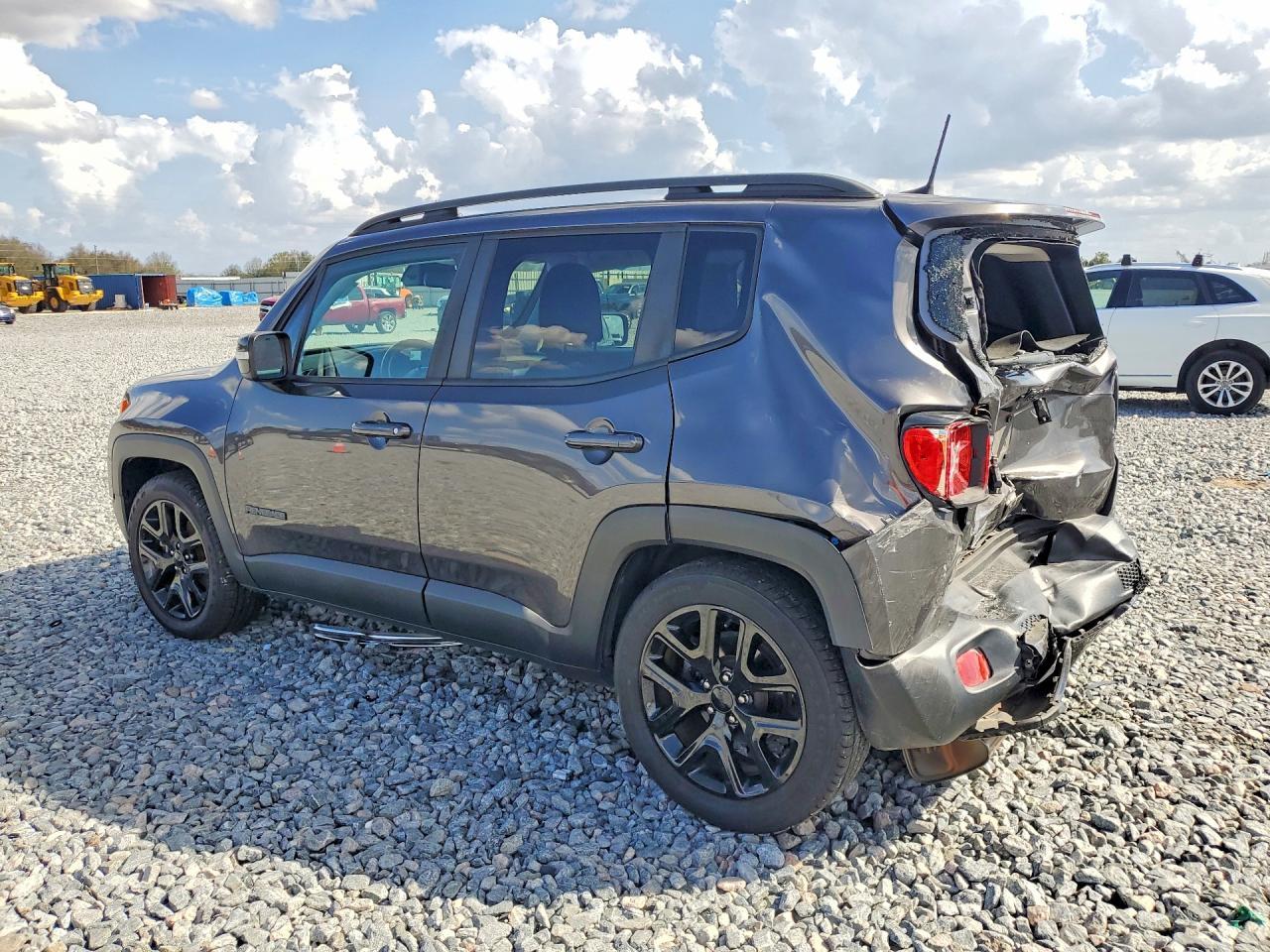 2018 Jeep Renegade Latitude - Image 2