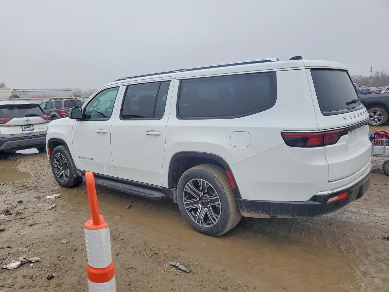 2025 Jeep Wagoneer L Series Ii - Image 2