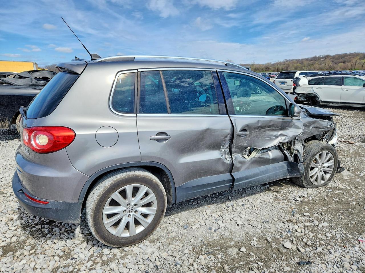2009 Volkswagen Tiguan Se - Image 3