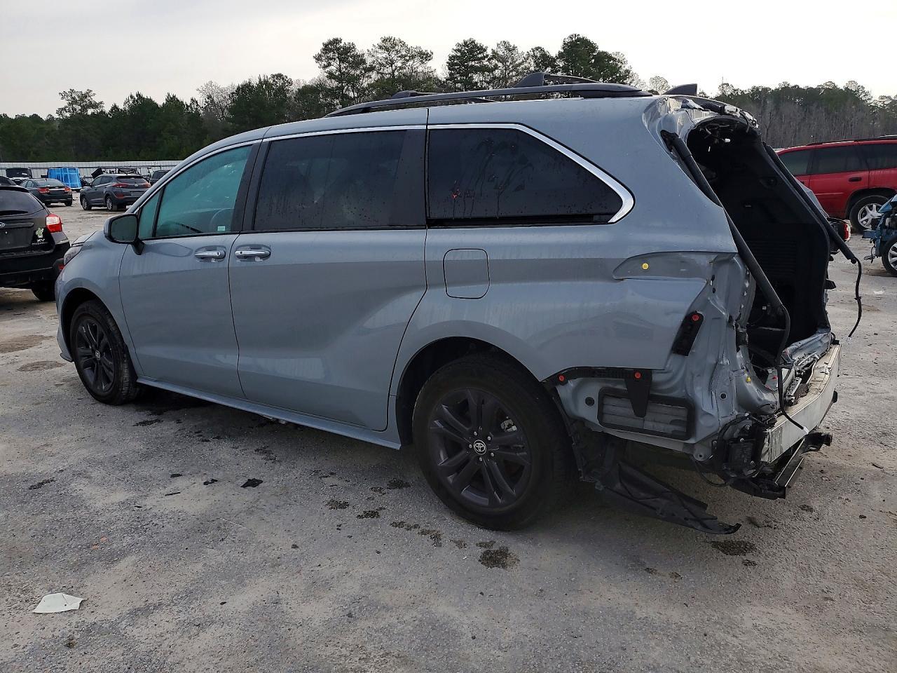 2024 Toyota Sienna Woodland Edition - Фото 2