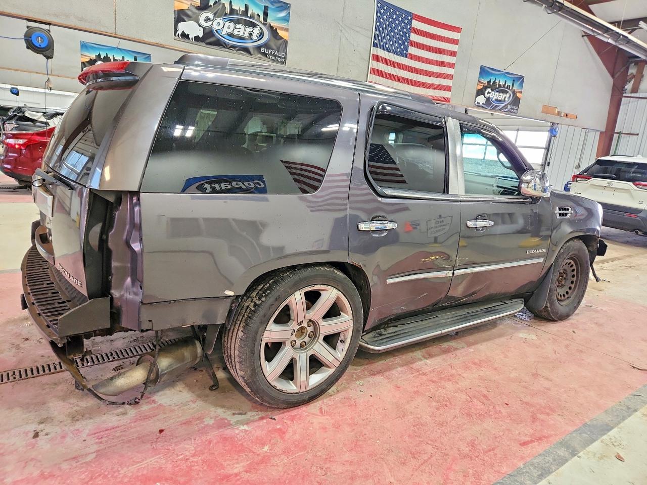 2010 Cadillac Escalade - Фото 3