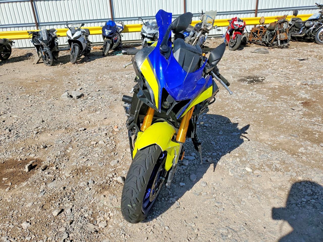 2025 Yamaha Yzfr7 - Image 2