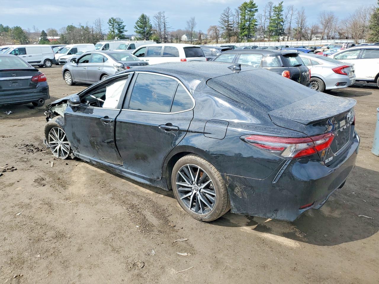 2024 Toyota Camry Se - Фото 2